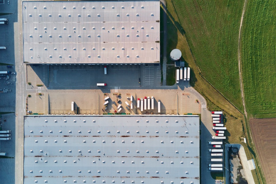 Impermeabilización especializada para techos industriales